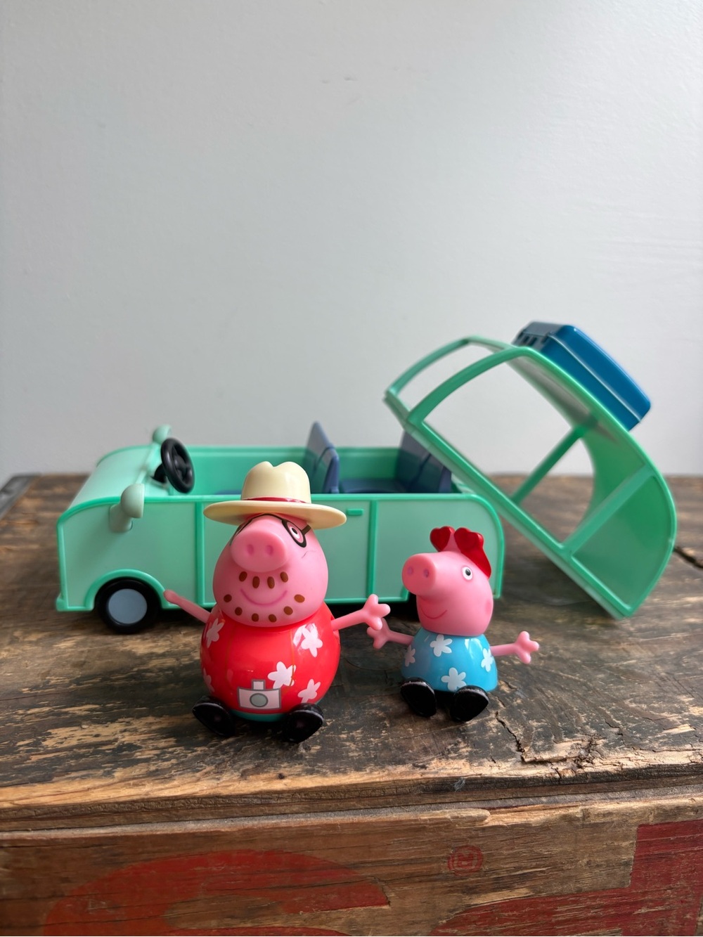 Peppa Pig Family Summer Van Playset retro vintage 2003. Rare. Vacation daddy pig